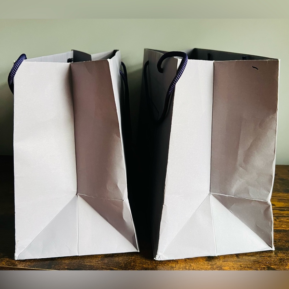 Light purple Bergdorf Goodman 2 gift Bags - Picture 4 of 9